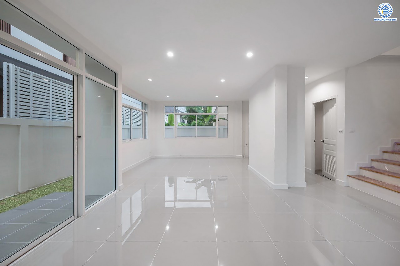 บ้านมือสองตกแต่งใหม่ โครงการ บุษราคัมรีเจนท์ ปิ่นเกล้า-บรมราชชนนี เนื้อที่ 54.20 ตร.ว. ฟังก์ชัน 3 ห้องนอน 3 ห้องน้ำ จอดรถได้ 2 คัน สภาพแวดล้อมดี เดินทางเข้าสู่เมืองได้สะดวกเชื่อมต่อ ถนนพุทธมณฑล สาย 2, ถนนบรมราชชนนี, ถนนกาญจนาภิเษก, ถนนศาลาธรรมสพน์ ใกล้เซ็นทรัลปิ่นเกล้า และ จุดขึ้นทางด่วน "ศรีรัช"...